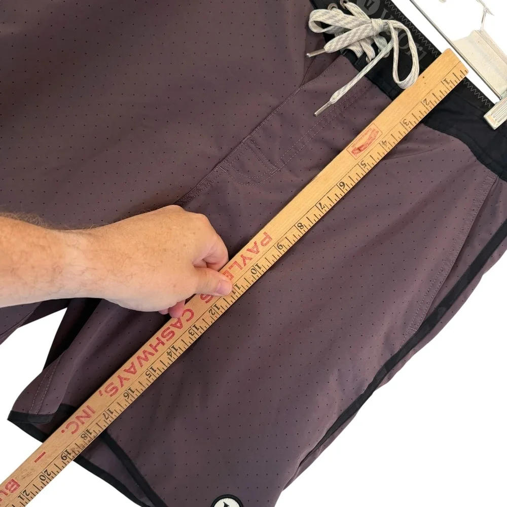 Vuori Cruise Boardshorts Mens 32 Purple Perforated Camo Performance Swim Trunks